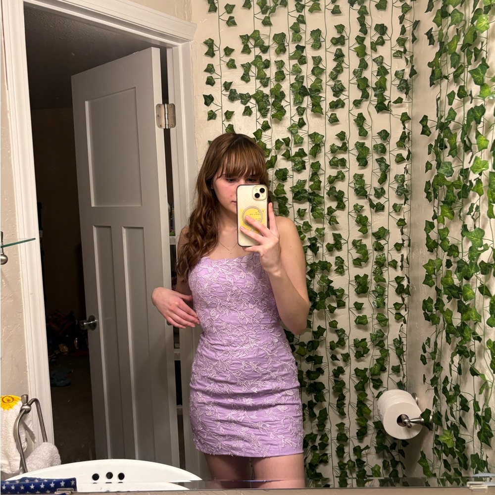 New first worn in pic. Bought it for homecoming but didn’t arrive in time.